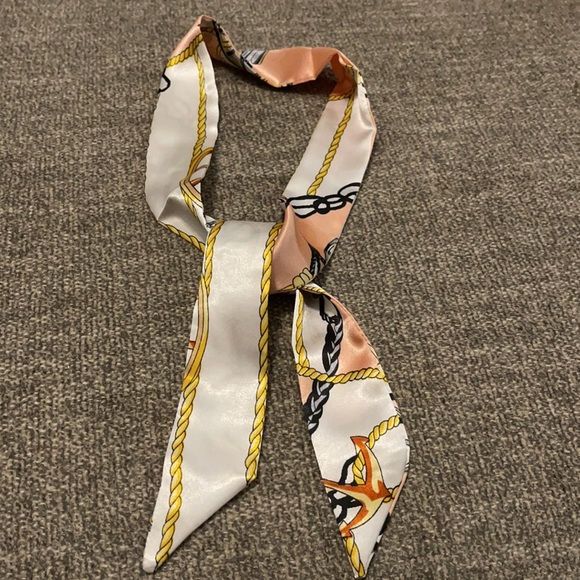 Twilly - Picture 2 of 3